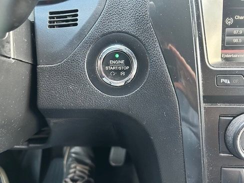 Used 2016 Ford Explorer XLT w/ Equipment Group 202A AWD/4WD image 14