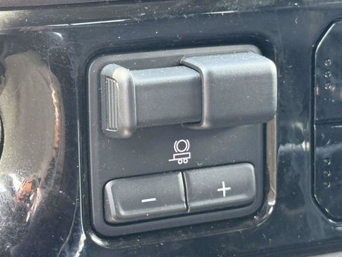 Used 2023 Chevrolet Silverado 1500 RST w/ Convenience Package II AWD/4WD image 6