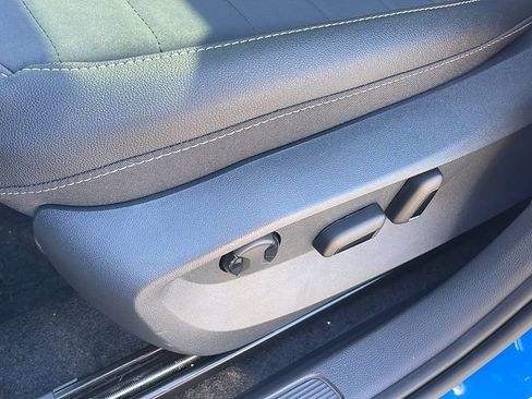 New 2025 Volkswagen Taos SE image 27