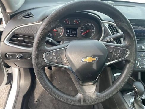 Used 2023 Chevrolet Malibu LT FWD image 9