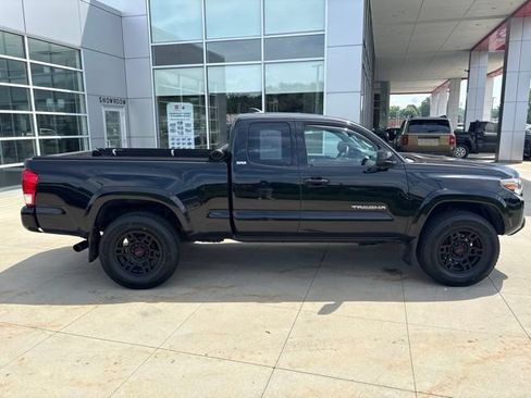 Used 2017 Toyota Tacoma SR5 w/ Tow Package AWD/4WD image 8