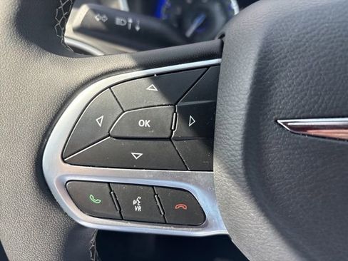 Used 2025 Chrysler Pacifica Select FWD image 14