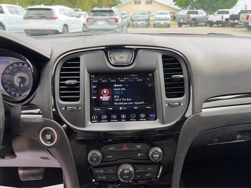 Used 2019 Chrysler 300 S AWD/4WD image 13