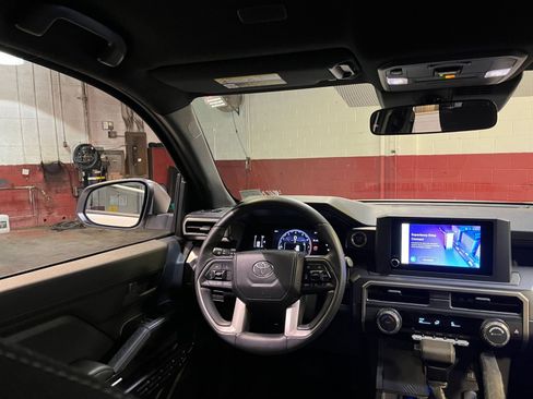 Used 2025 Toyota 4Runner SR5 image 33