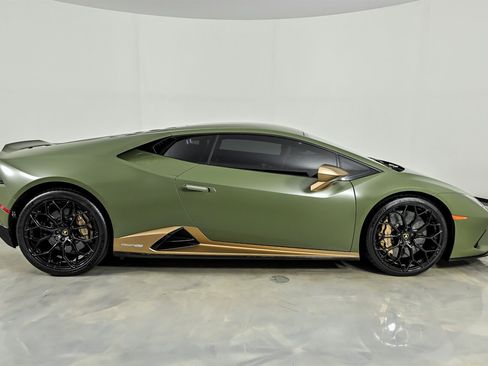 Used 2022 Lamborghini Huracan EVO RWD image 10
