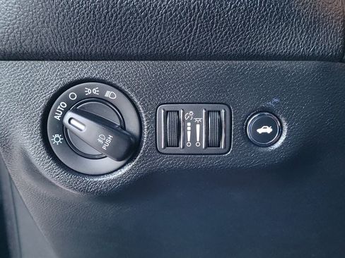 Used 2022 Dodge Challenger GT AWD/4WD image 19