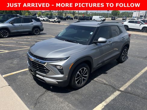 Used 2024 Chevrolet TrailBlazer LT w/ LT Cold Weather Package FWD image 1