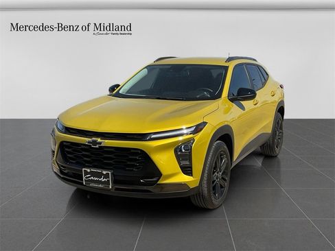 Used 2025 Chevrolet Trax ACTIV w/ Driver Confidence Package image 3