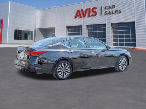 Used 2025 Nissan Altima 2.5 SV FWD image 6
