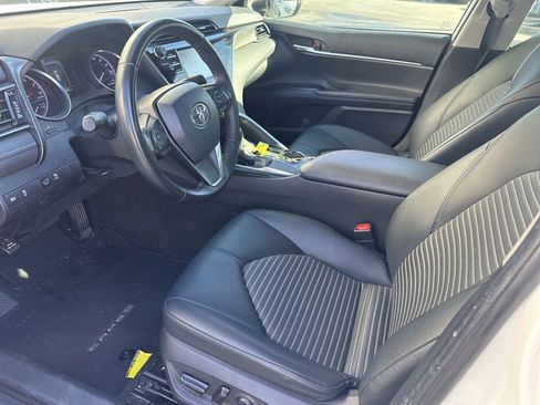 Used 2019 Toyota Camry L image 10
