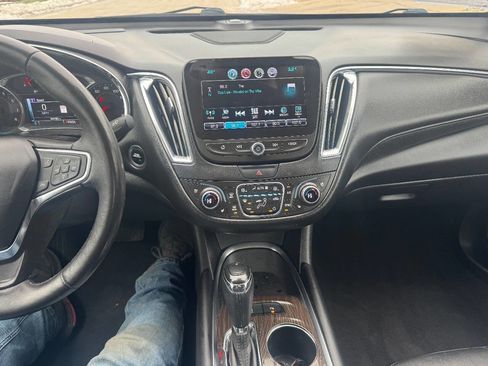 Used 2017 Chevrolet Malibu Premier w/ Premier Sun and Wheel Package image 15