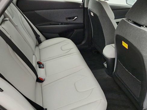 Used 2025 Hyundai Elantra Limited image 22