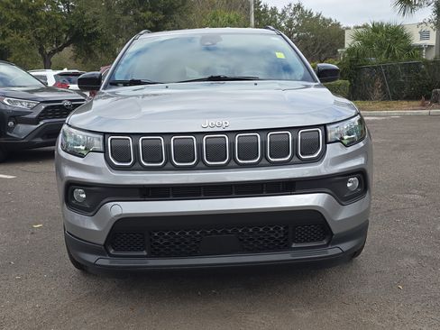 Used 2022 Jeep Compass Latitude image 3