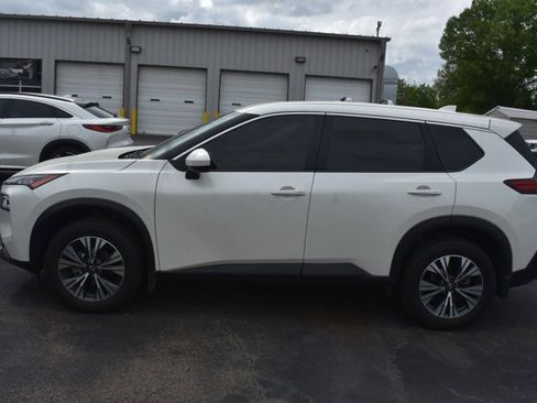 Used 2023 Nissan Rogue SV image 6