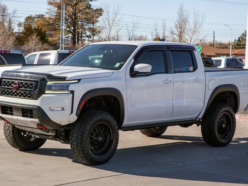 Used 2022 Nissan Frontier PRO-4X image 9