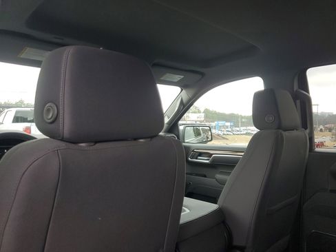 New 2026 GMC Sierra 1500 SLE image 9