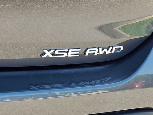 Used 2023 Toyota Highlander XSE AWD/4WD image 32