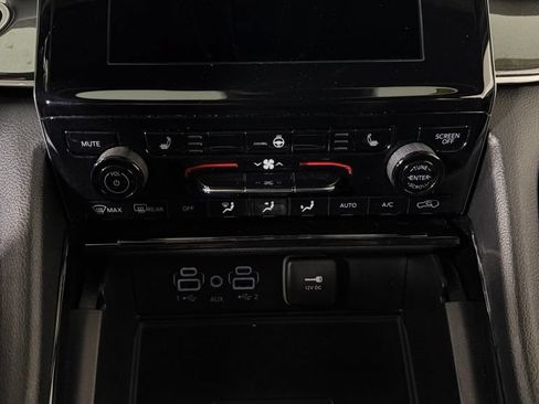 Used 2023 Jeep Grand Cherokee Altitude AWD/4WD image 25