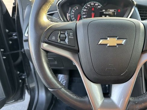 Certified 2022 Chevrolet Trax LT w/ LT Convenience Package image 5