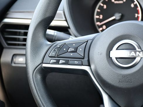 Used 2024 Nissan Altima 2.5 SV FWD image 26