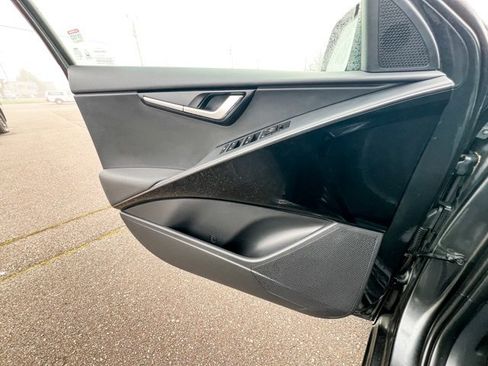 Used 2024 Kia Niro EX image 14