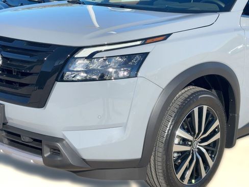 New 2025 Nissan Pathfinder Platinum w/ Black Appearance Package image 11