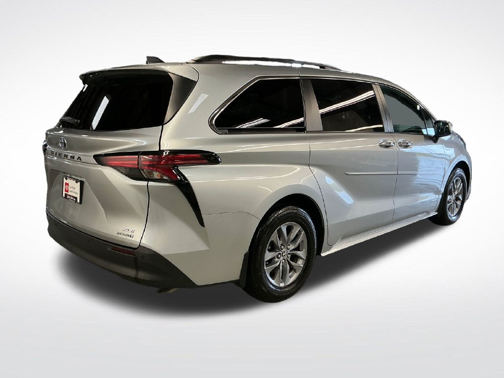 Certified 2021 Toyota Sienna XLE AWD/4WD image 5