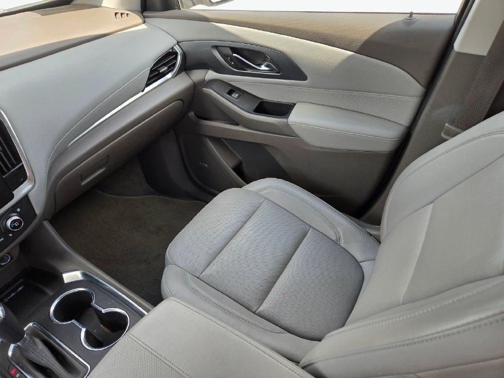 Used 2019 Chevrolet Traverse Premier w/ Driver Confidence II Package FWD image 21