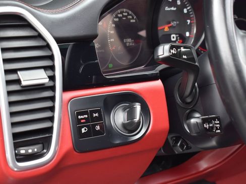 Used 2021 Porsche Cayenne Turbo image 22