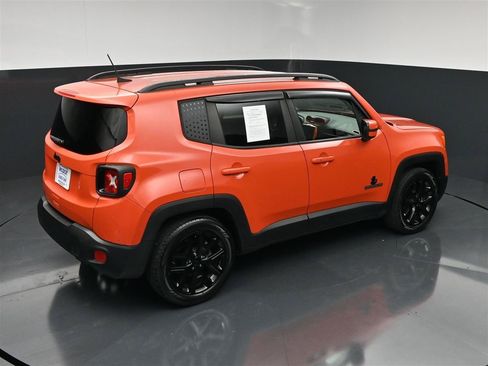 Used 2018 Jeep Renegade Altitude w/ Cold Weather Group FWD image 24