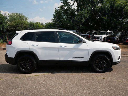 Used 2023 Jeep Cherokee Altitude Lux image 8