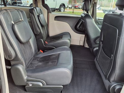 Used 2017 Dodge Grand Caravan SXT image 20