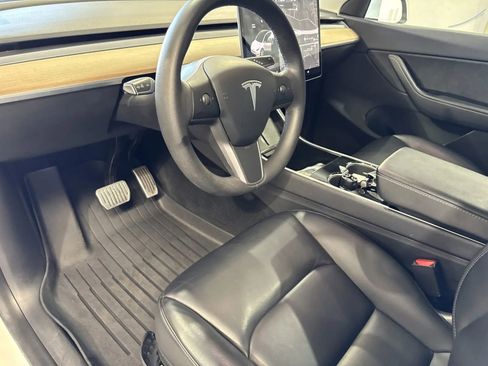 Used 2020 Tesla Model Y Long Range image 9