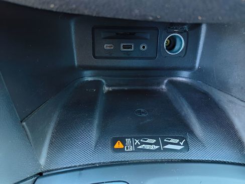 Used 2020 Chevrolet Equinox Premier FWD image 23