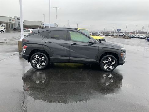 Used 2024 Hyundai Kona SEL image 9