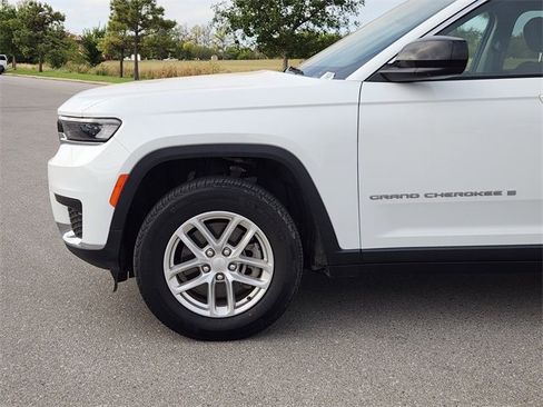 Used 2023 Jeep Grand Cherokee L Laredo image 8