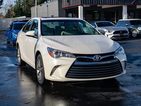 Used 2017 Toyota Camry XLE image 2