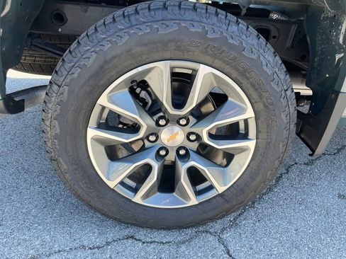Used 2025 Chevrolet Silverado 1500 LT AWD/4WD image 34