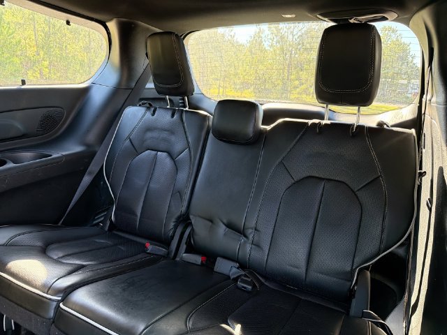 Used 2025 Chrysler Pacifica Limited FWD image 25