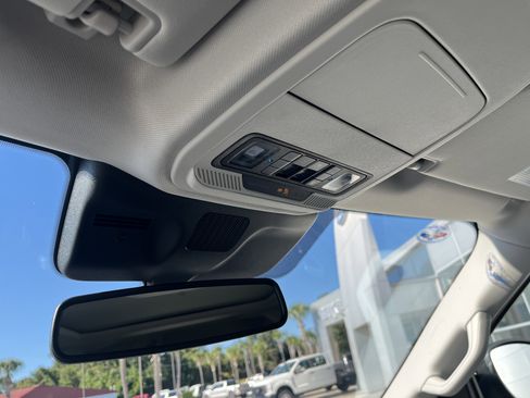 New 2025 Ford Expedition Active image 25