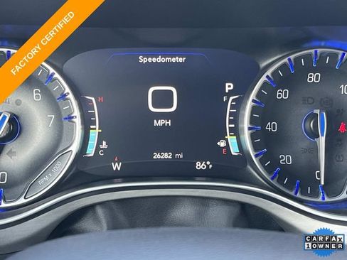 Used 2024 Chrysler Pacifica Pinnacle FWD image 45