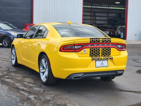 Used 2017 Dodge Charger R/T RWD image 11