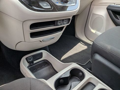 Used 2023 Chrysler Voyager LX FWD image 27