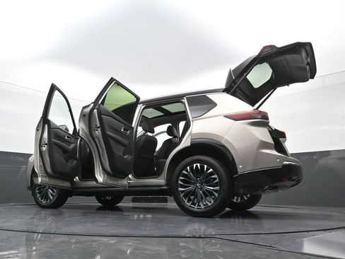 Used 2025 Nissan Rogue Platinum w/ Tech Package AWD/4WD image 41