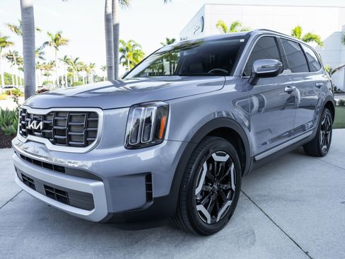 Used 2023 Kia Telluride S w/ S Sunroof Package FWD image 5