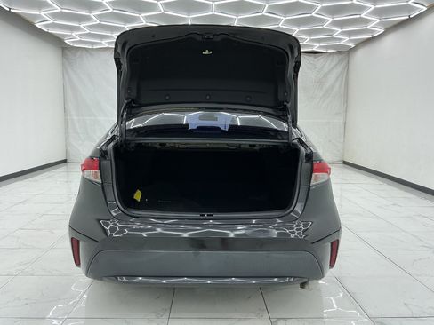 Used 2021 Toyota Corolla LE FWD image 41