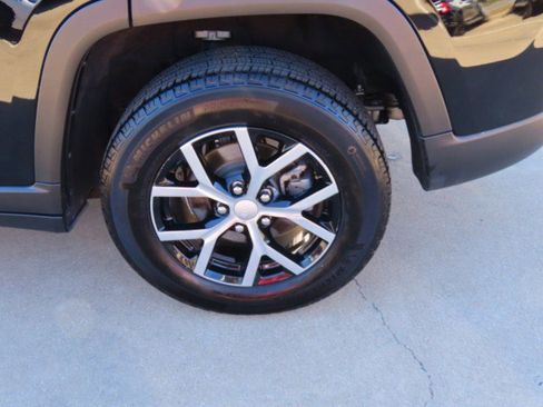 Used 2023 Jeep Grand Cherokee Limited w/ Luxury Tech Group II image 16