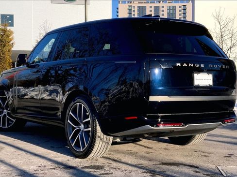 Used 2025 Land Rover Range Rover SE image 11