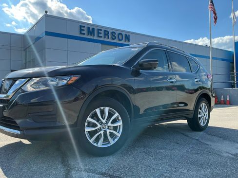 Used 2017 Nissan Rogue SV w/ Sun & Sound Touring Package AWD/4WD image 5