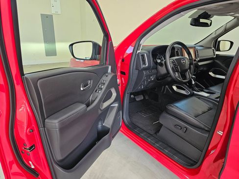 Used 2022 Nissan Frontier SV w/ SV Premium Package RWD image 15
